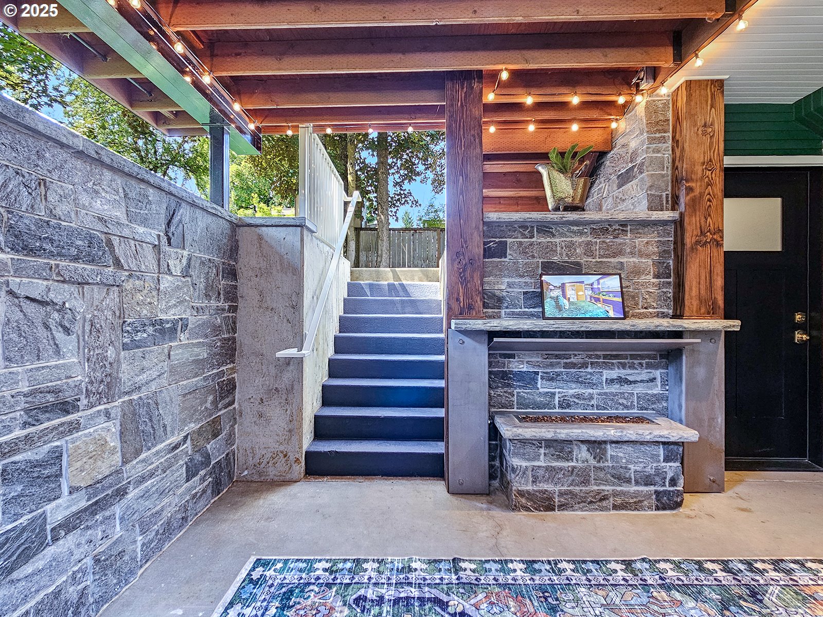 4725 Northeast 22nd Avenue Portland, OR 97211 - Photo 42 of 46 a view of entryway front of house