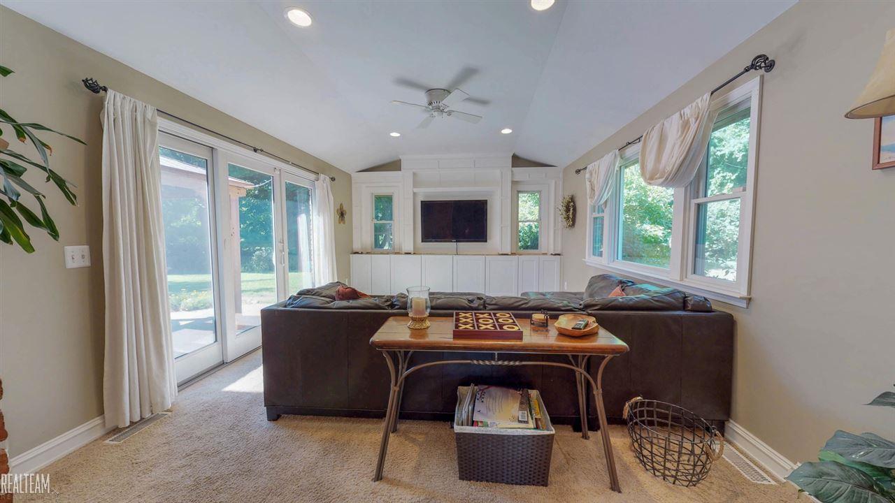 6138 Deguise Court Rochester Hills, MI 48306 - Photo 5 of 35