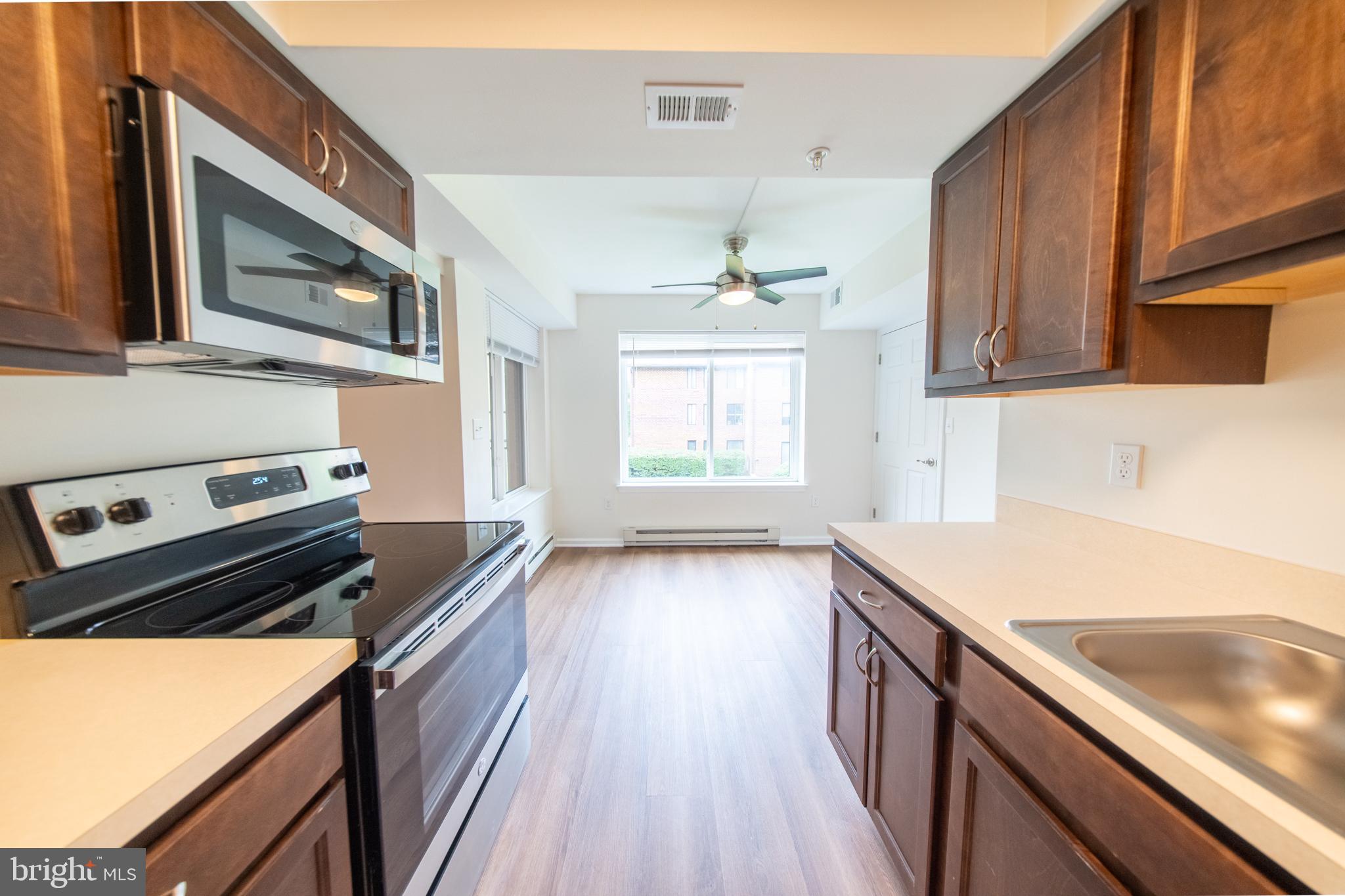15210 Elkridge Way, Unit 912J Silver Spring, MD 20906 - Photo 19 of 35 Kitchen