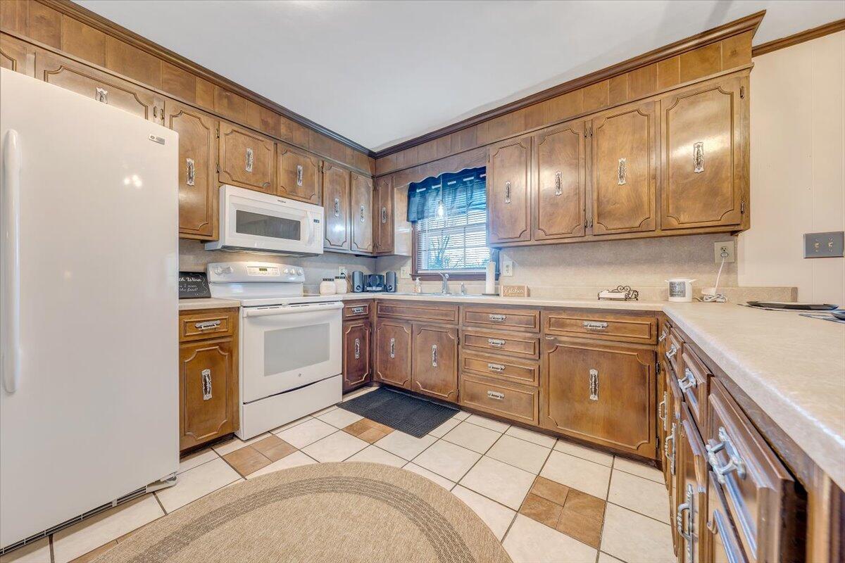 1440 West Ruritan Road Roanoke, VA 24012 - Photo 11 of 40 10-MIB03956