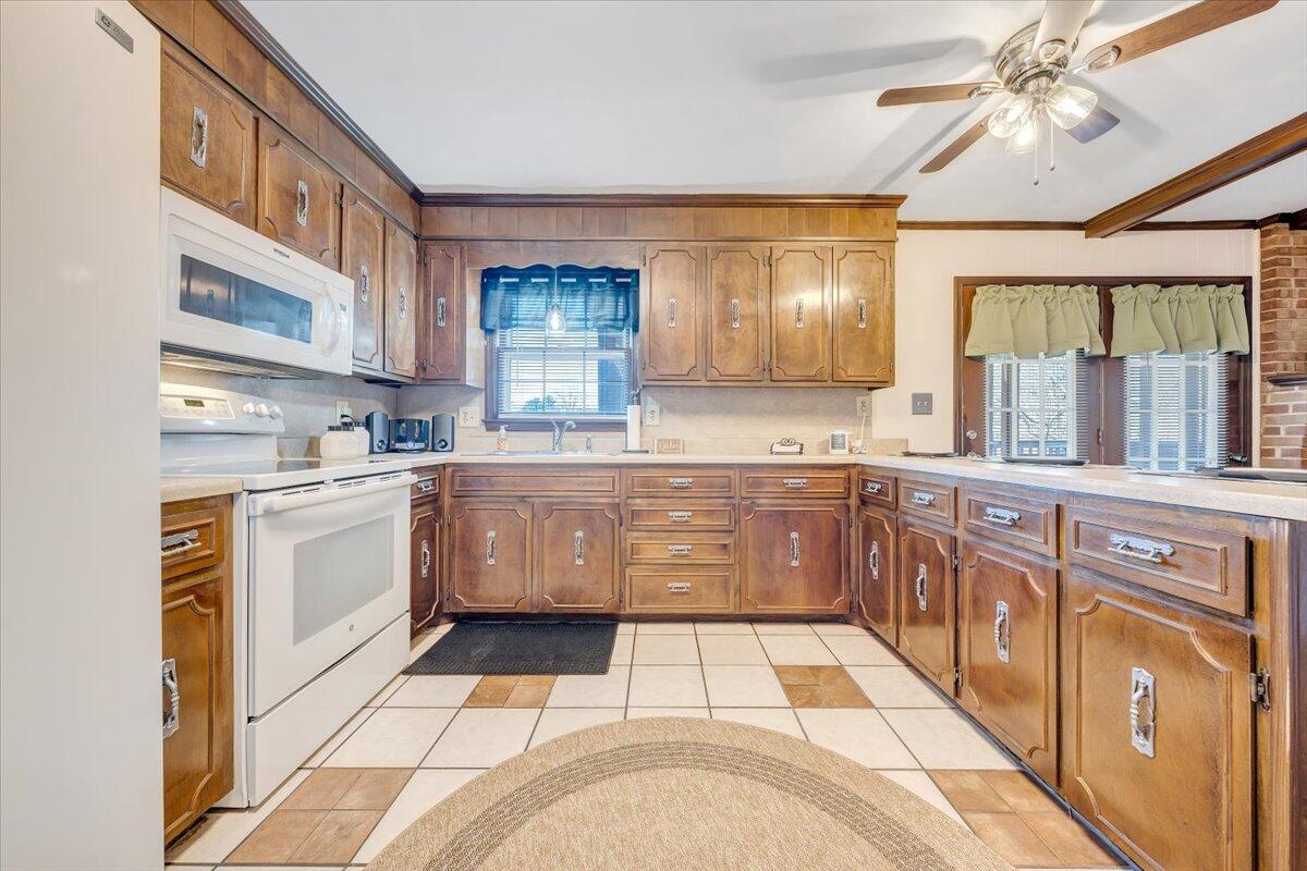 1440 West Ruritan Road Roanoke, VA 24012 - Photo 10 of 40 09-MIB03953