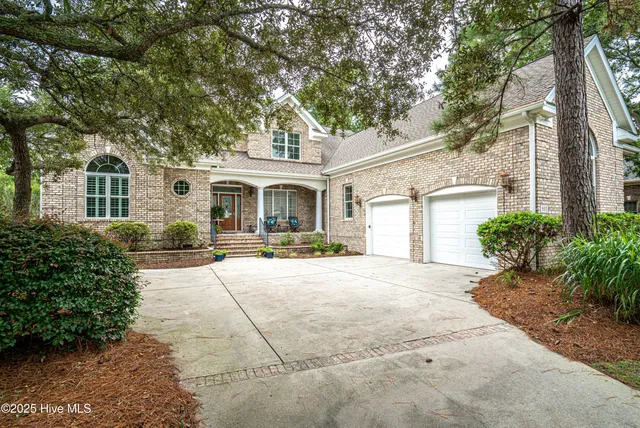 $1,199,900 | 537 Gladstone Circle Southwest, Ocean Isle Beach, NC 28469