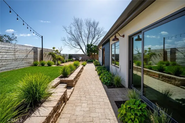 a picture of a bench in front of a bird