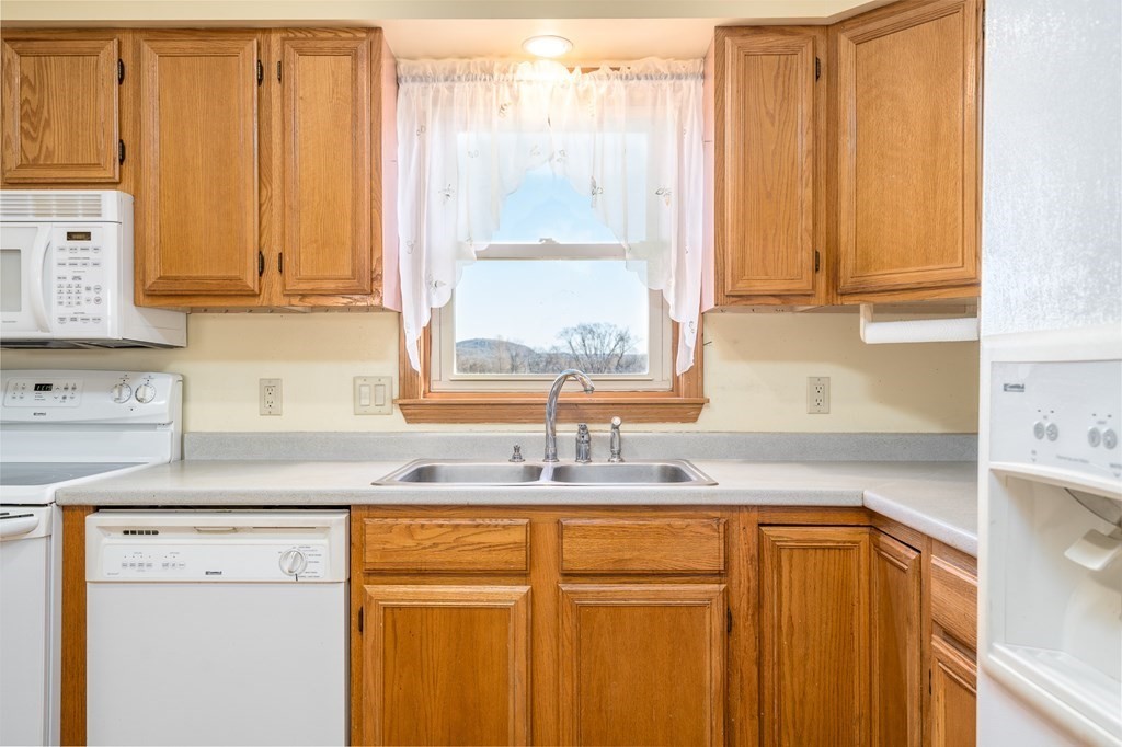 202 River Road Whately, MA 01373 - Photo 8 of 40 Gallery Image 8