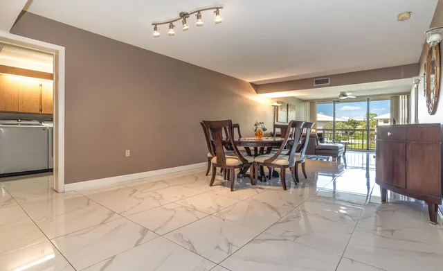 $2,750 | 6217 Balboa Circle, Unit 306, Boca Raton, FL 33433