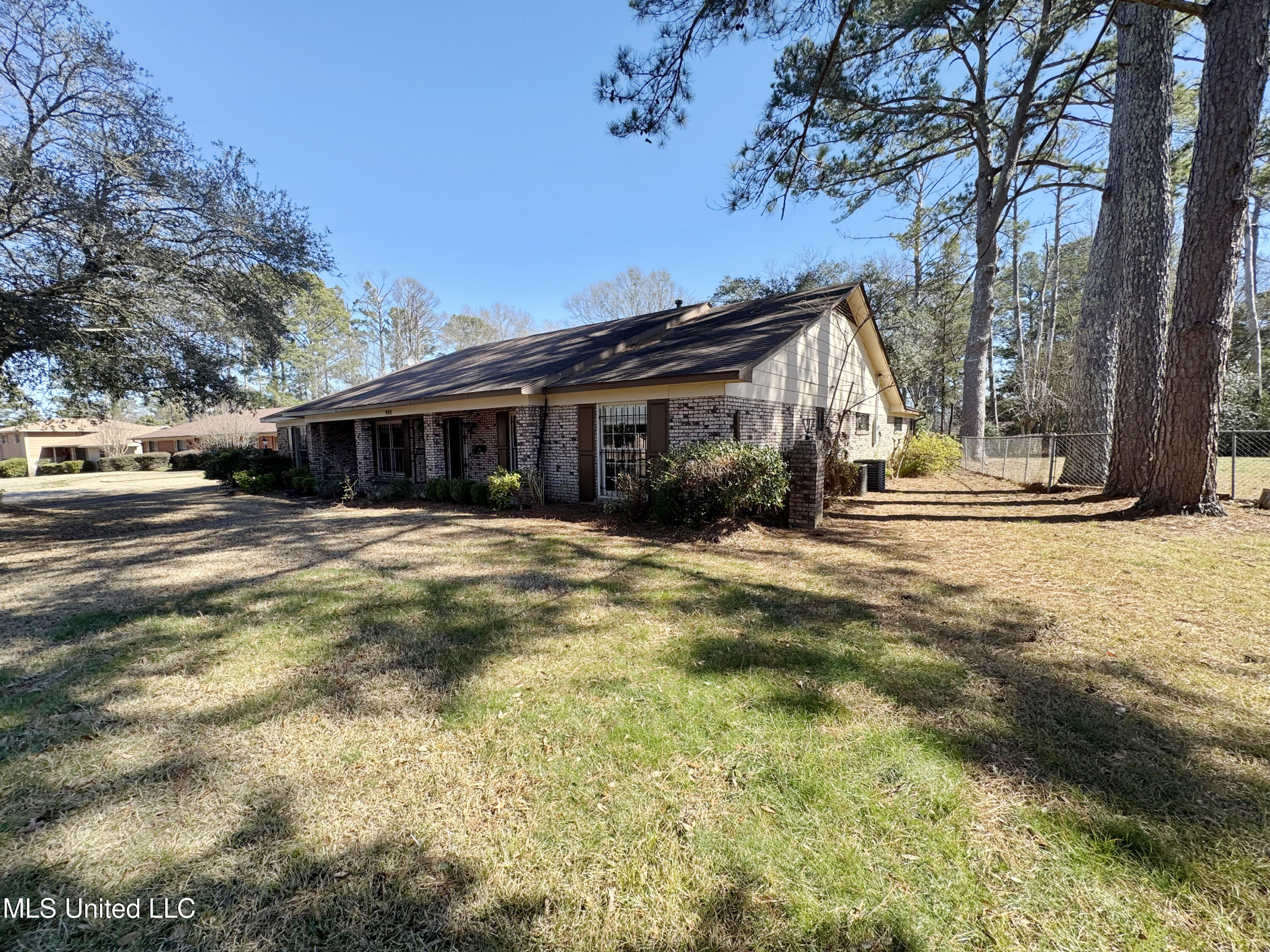 980 Royal Oak Drive Jackson, MS 39209 - Photo 2 of 27 IMG_3080