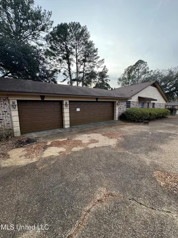 $90,000 | 980 Royal Oak Drive, Jackson, MS 39209