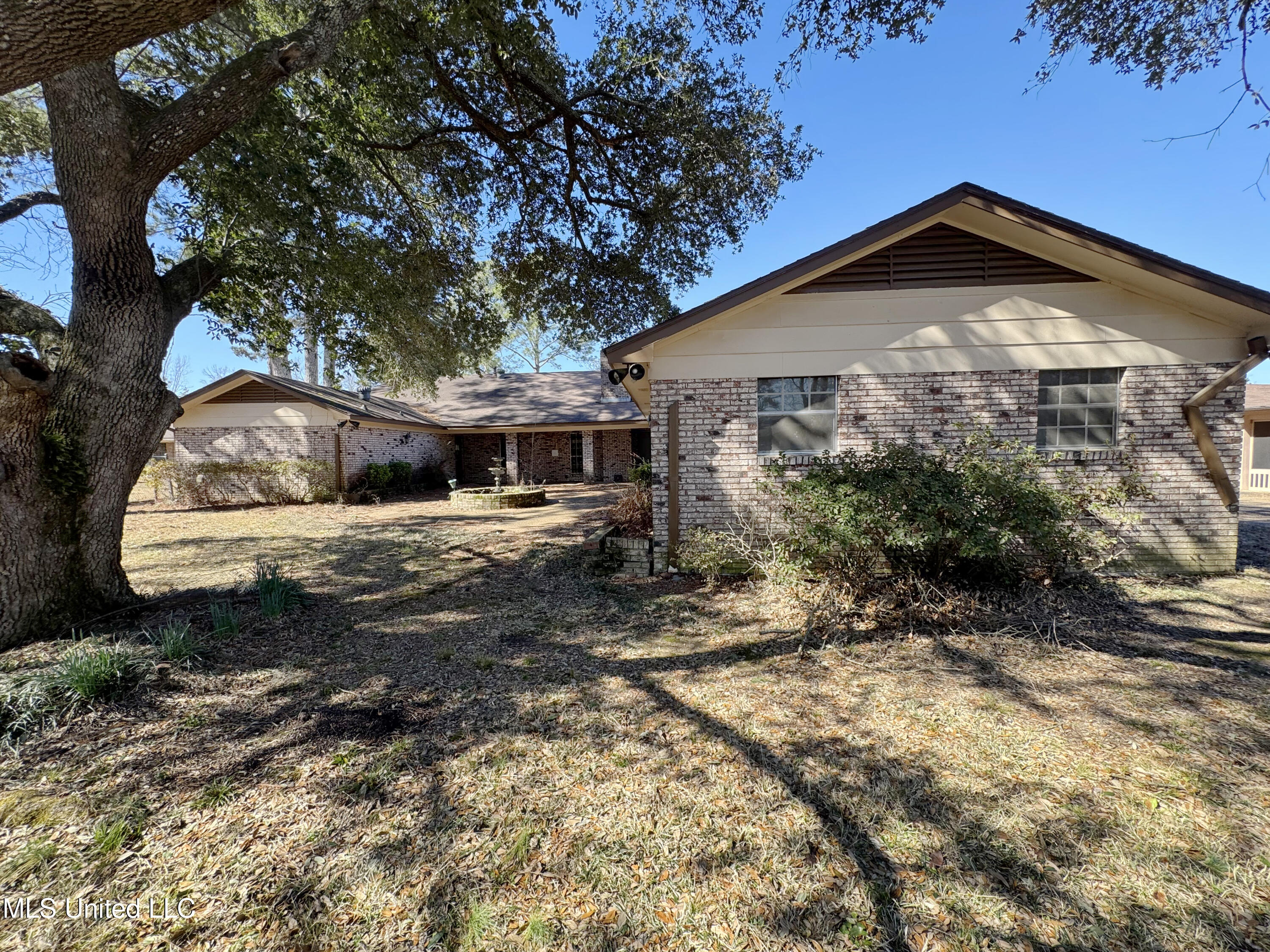 980 Royal Oak Drive Jackson, MS 39209 - Photo 4 of 27 IMG_3075