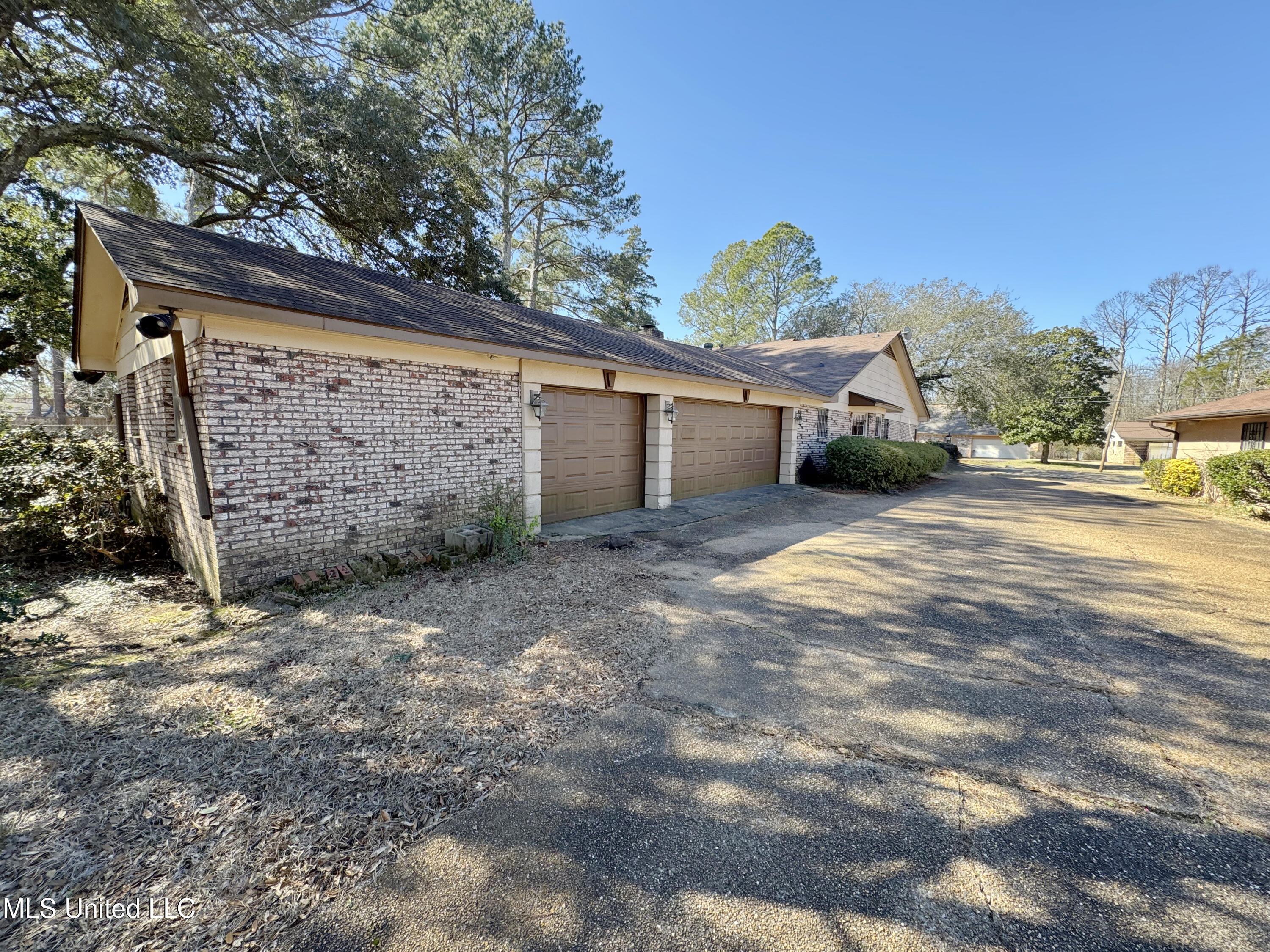 980 Royal Oak Drive Jackson, MS 39209 - Photo 5 of 27 IMG_3076