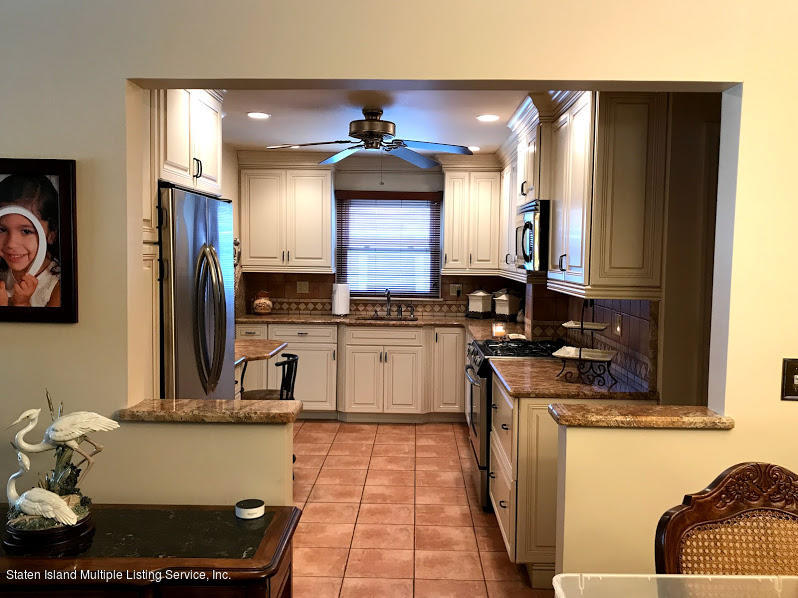 28 Figurea Avenue Staten Island, NY 10312 - Photo 7 of 46 5