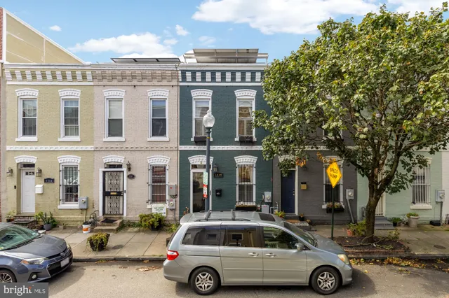 a car parked in front of a building
