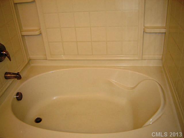 11638 Rabbit Ridge Road, Unit 11638 Charlotte, NC 28270 - Photo 12 of 15 a bathroom with a bathtub