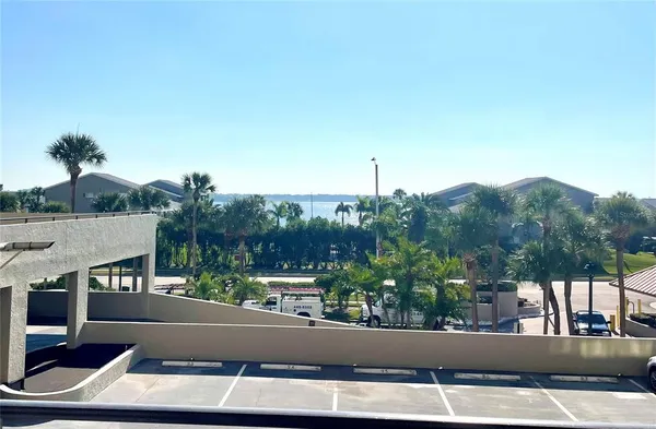 $6,900 | 1290 Gulf Boulevard, Unit 302, Clearwater, FL 33767