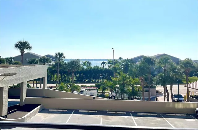 $6,900 | 1290 Gulf Boulevard, Unit 302, Clearwater, FL 33767