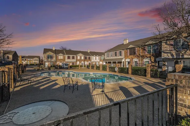 $165,000 | 617 Carriagehouse Lane, Unit 3E, Garland, TX 75040