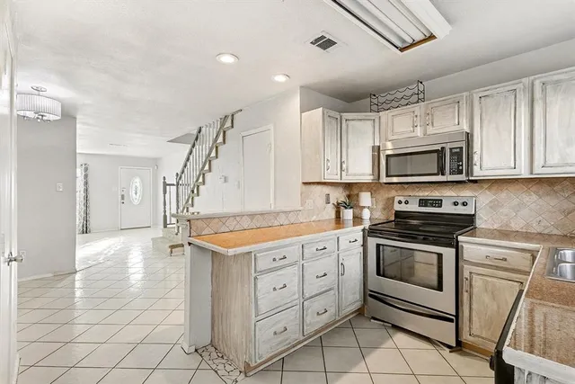 $165,000 | 617 Carriagehouse Lane, Unit 3E, Garland, TX 75040