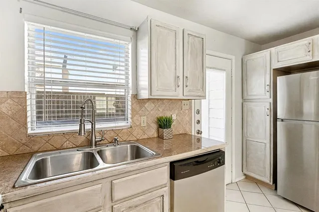 $165,000 | 617 Carriagehouse Lane, Unit 3E, Garland, TX 75040