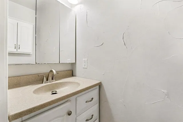 $165,000 | 617 Carriagehouse Lane, Unit 3E, Garland, TX 75040