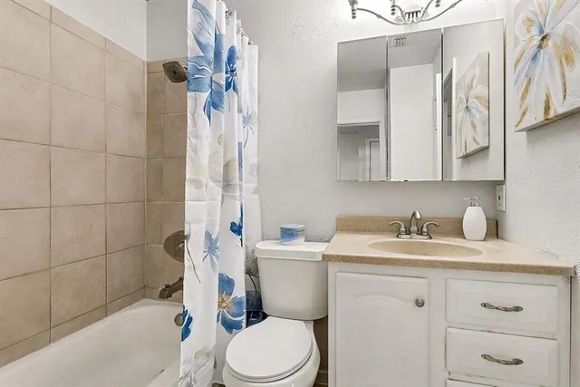 $165,000 | 617 Carriagehouse Lane, Unit 3E, Garland, TX 75040