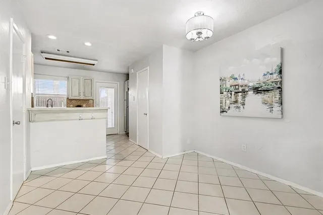 $165,000 | 617 Carriagehouse Lane, Unit 3E, Garland, TX 75040