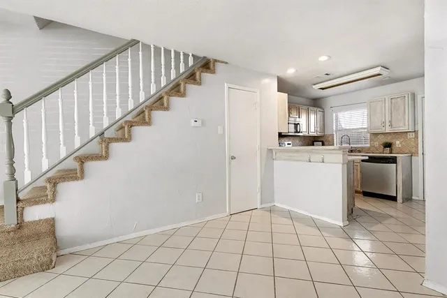 $165,000 | 617 Carriagehouse Lane, Unit 3E, Garland, TX 75040