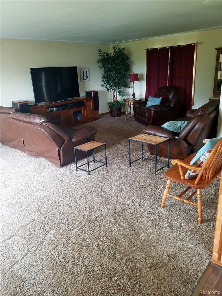 1360 Hubbard Road Monroe, MI 48161 - Photo 20 of 24 Living room1.jpg