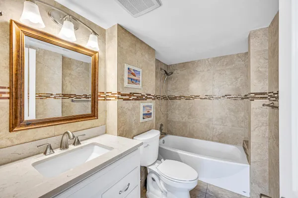 $3,200 | 525 North Ocean Boulevard, Unit 1217, Pompano Beach, FL 33062