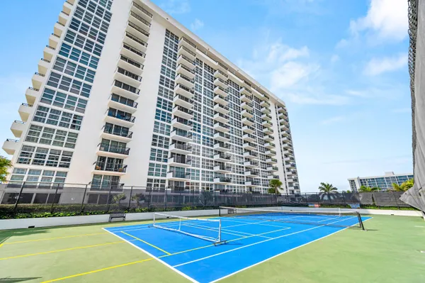 $3,200 | 525 North Ocean Boulevard, Unit 1217, Pompano Beach, FL 33062