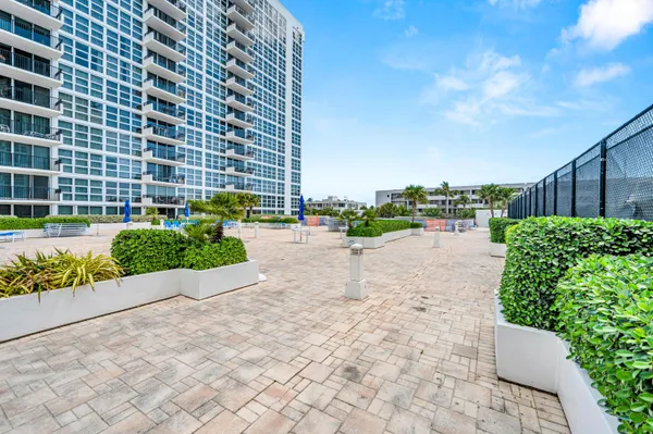$3,200 | 525 North Ocean Boulevard, Unit 1217, Pompano Beach, FL 33062