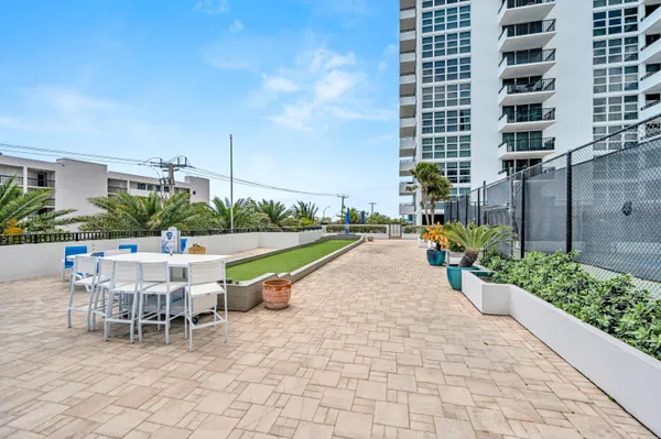 $3,200 | 525 North Ocean Boulevard, Unit 1217, Pompano Beach, FL 33062