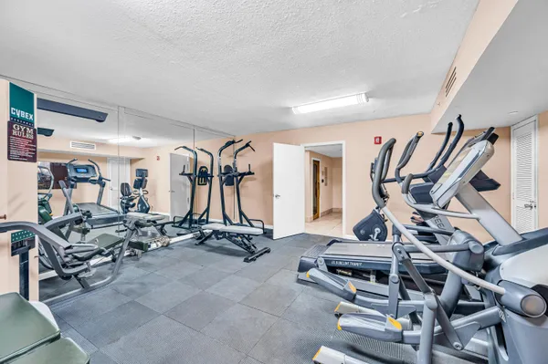 $3,200 | 525 North Ocean Boulevard, Unit 1217, Pompano Beach, FL 33062