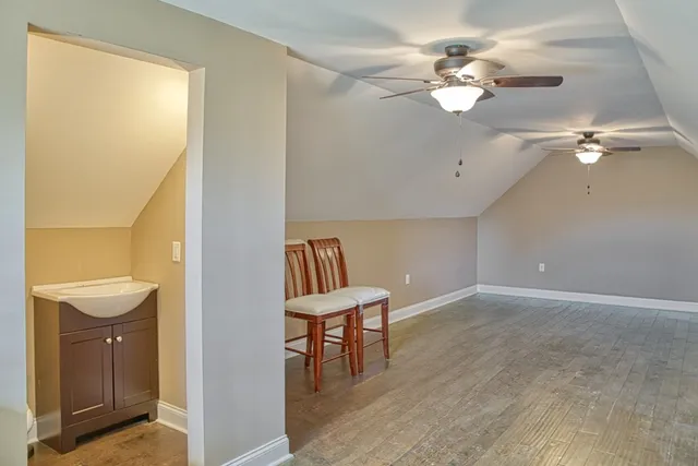 a view of a outdoor space with a house