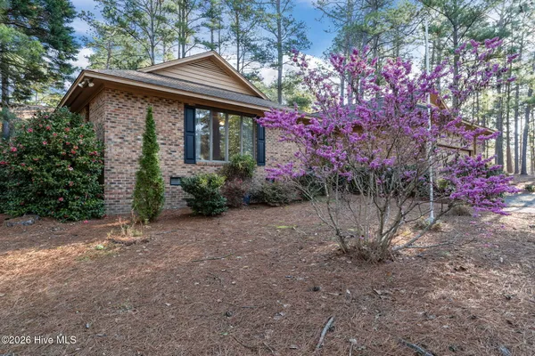 $525,000 | 33 Thunderbird Circle, Pinehurst, NC 28374