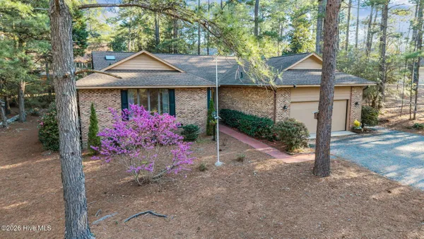$525,000 | 33 Thunderbird Circle, Pinehurst, NC 28374