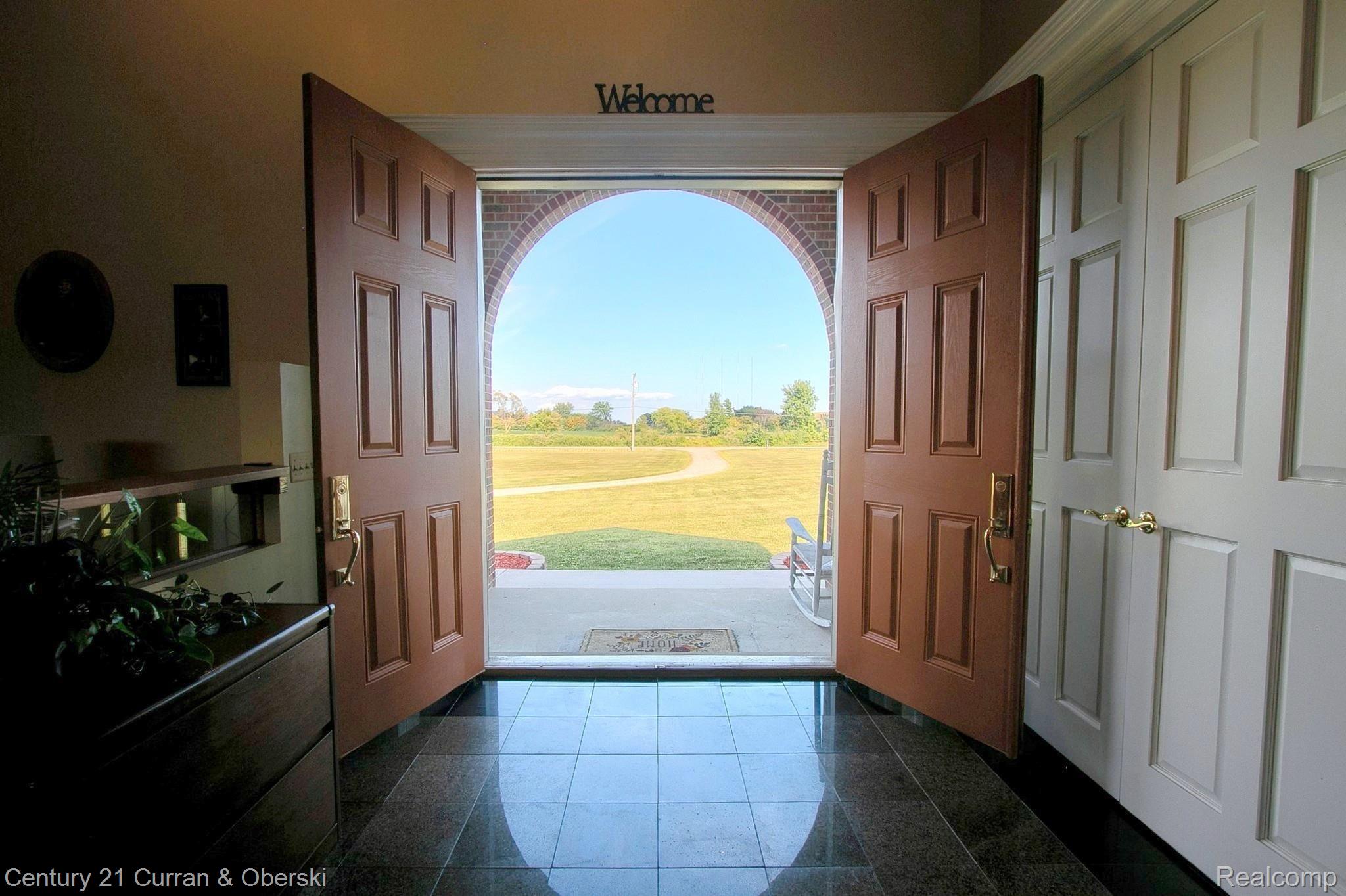 9801 Chinavare Road Newport, MI 48166 - Photo 8 of 58 8-Foyer.jpg