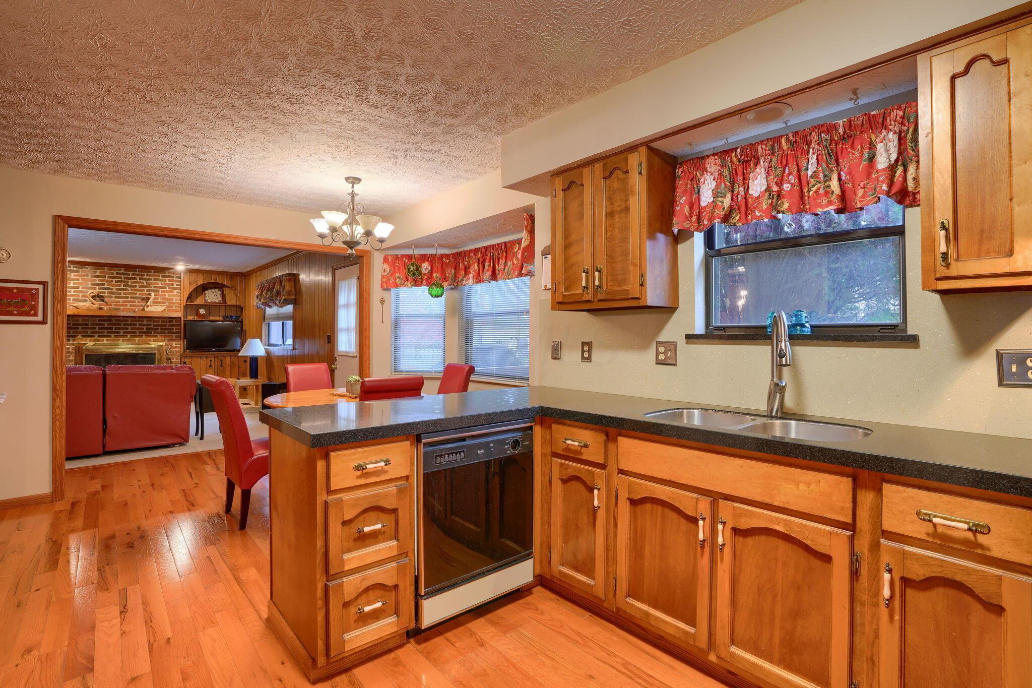 7770 Sanbrooke Road Dublin, OH 43016 - Photo 9 of 47 Hardwood Flooring in Kitchen