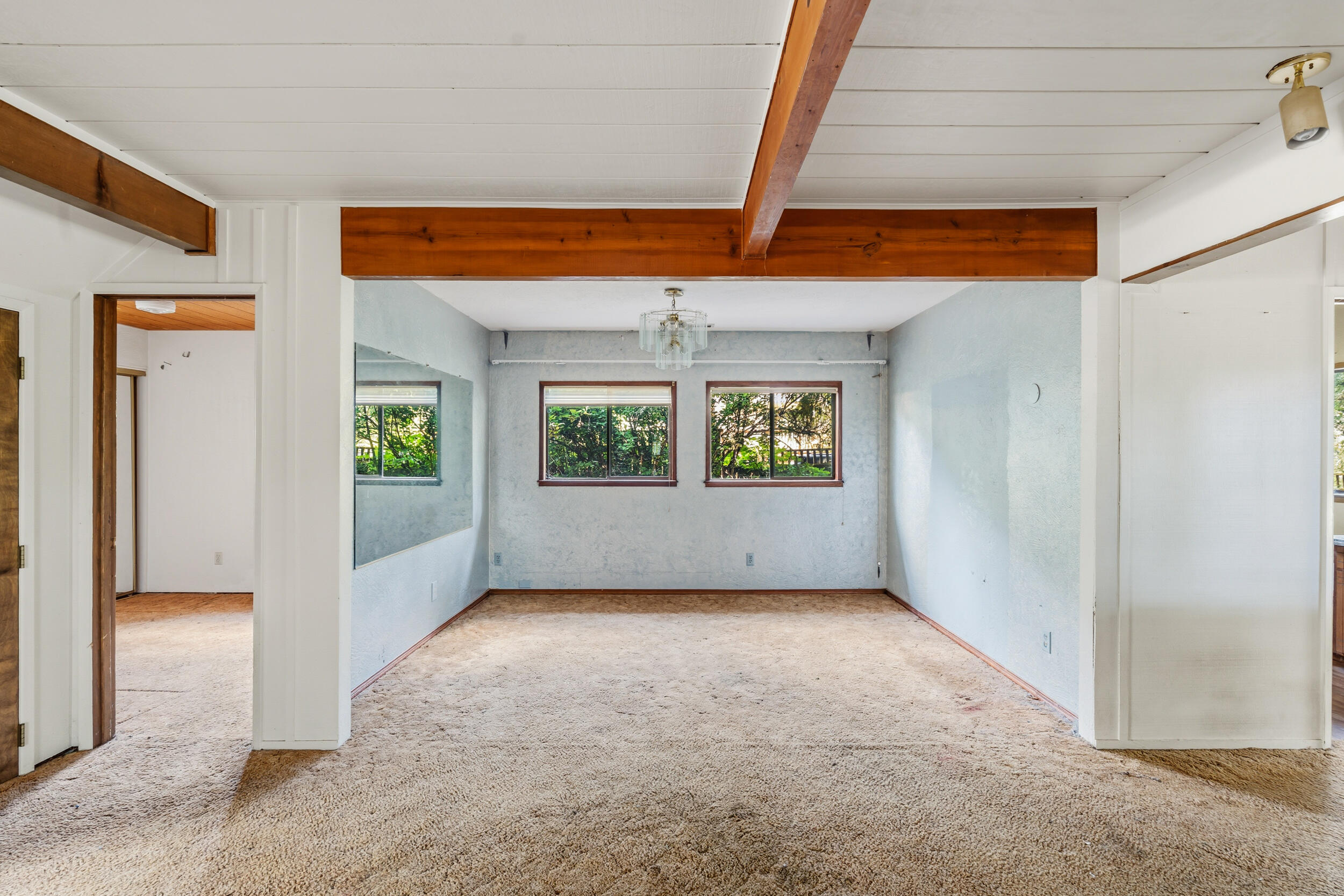 3300 West Evans Creek Road Rogue River, OR 97537 - Photo 6 of 21 a view of an empty room and window