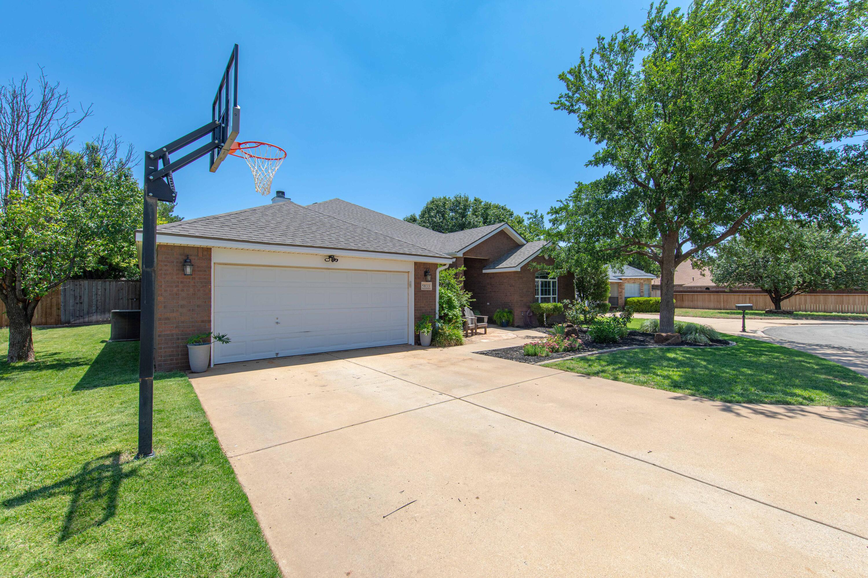5833 88th Street Lubbock, TX 79424 - Photo 3 of 30 5833 88th-4