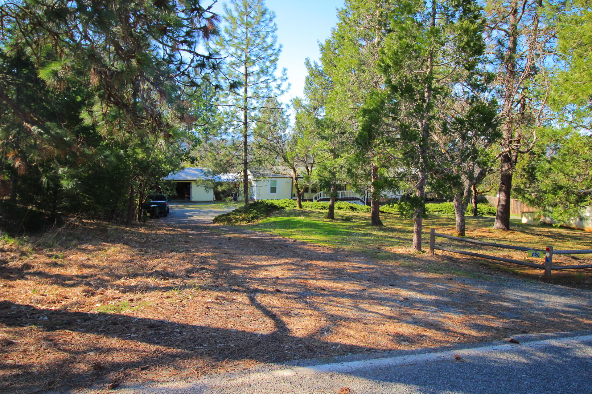 726 Summit Loop Grants Pass, OR 97527 - Photo 2 of 35 IMG_3055