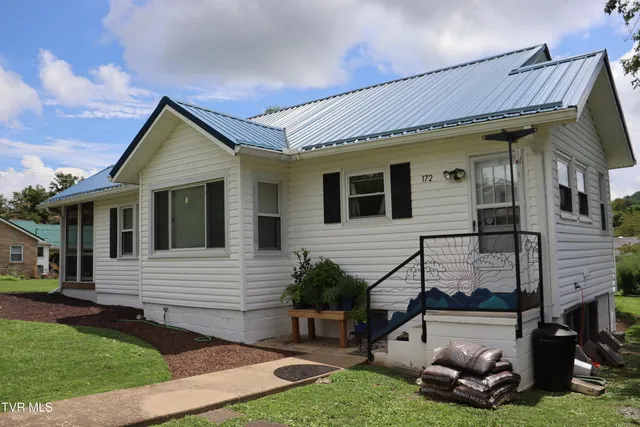 $199,900 | 172 Harless Avenue, Jonesville, VA 24263