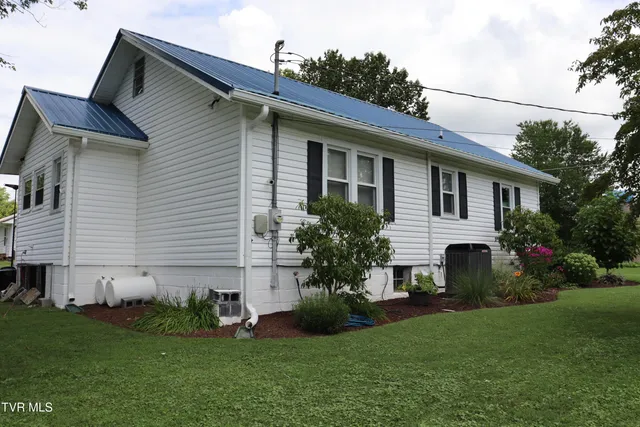 $199,900 | 172 Harless Avenue, Jonesville, VA 24263