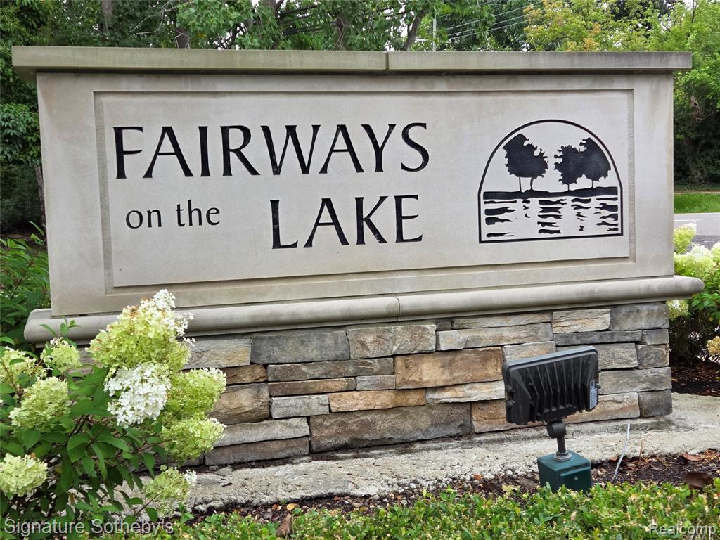 5274 Simpson Lake Road West Bloomfield, MI 48323 - Photo 45 of 46 Gallery Image 45