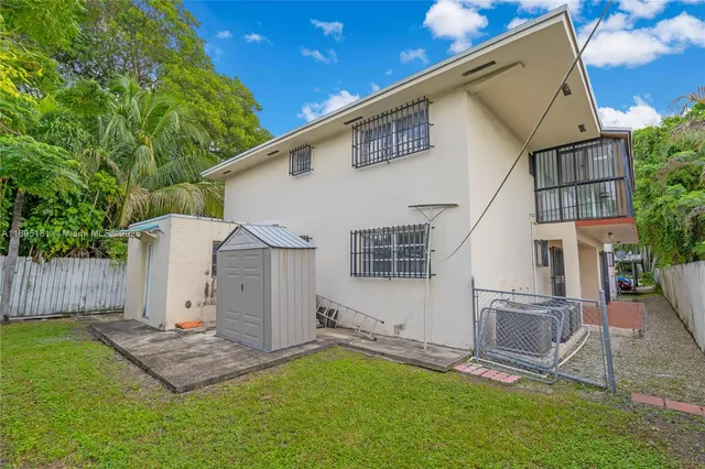 a view of a back yard of the house
