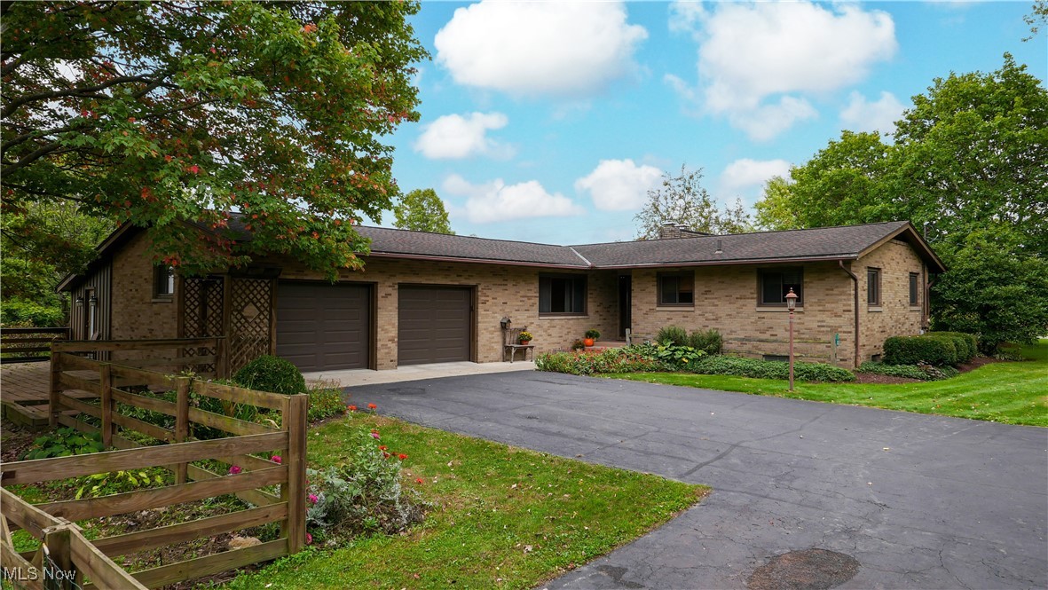 10 Kehner Road Mogadore, OH 44260 - Photo 1 of 32 Ranch-style home with a front yard and a garage