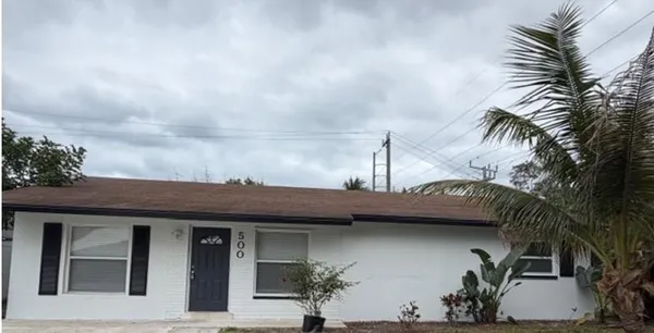 a view of a house with a tub and a fountain