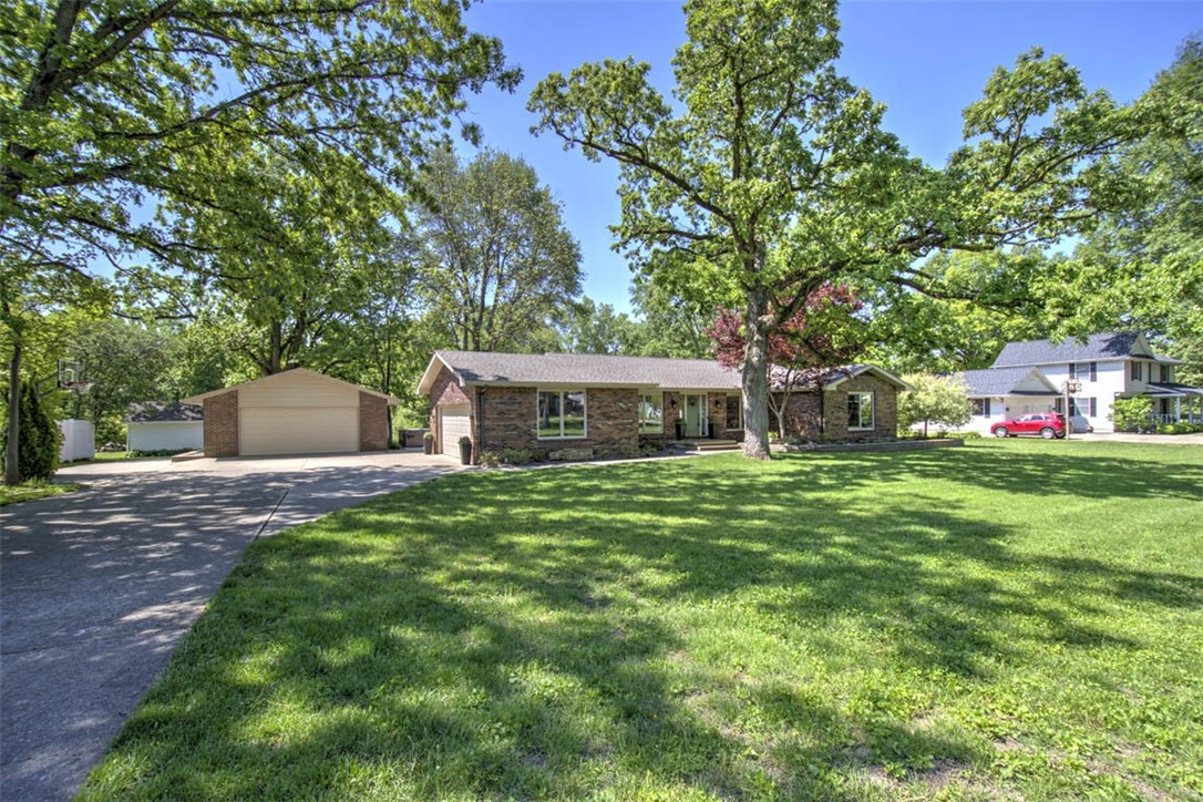 635 West Hickory Point Road Forsyth, IL 62535 - Photo 7 of 40
