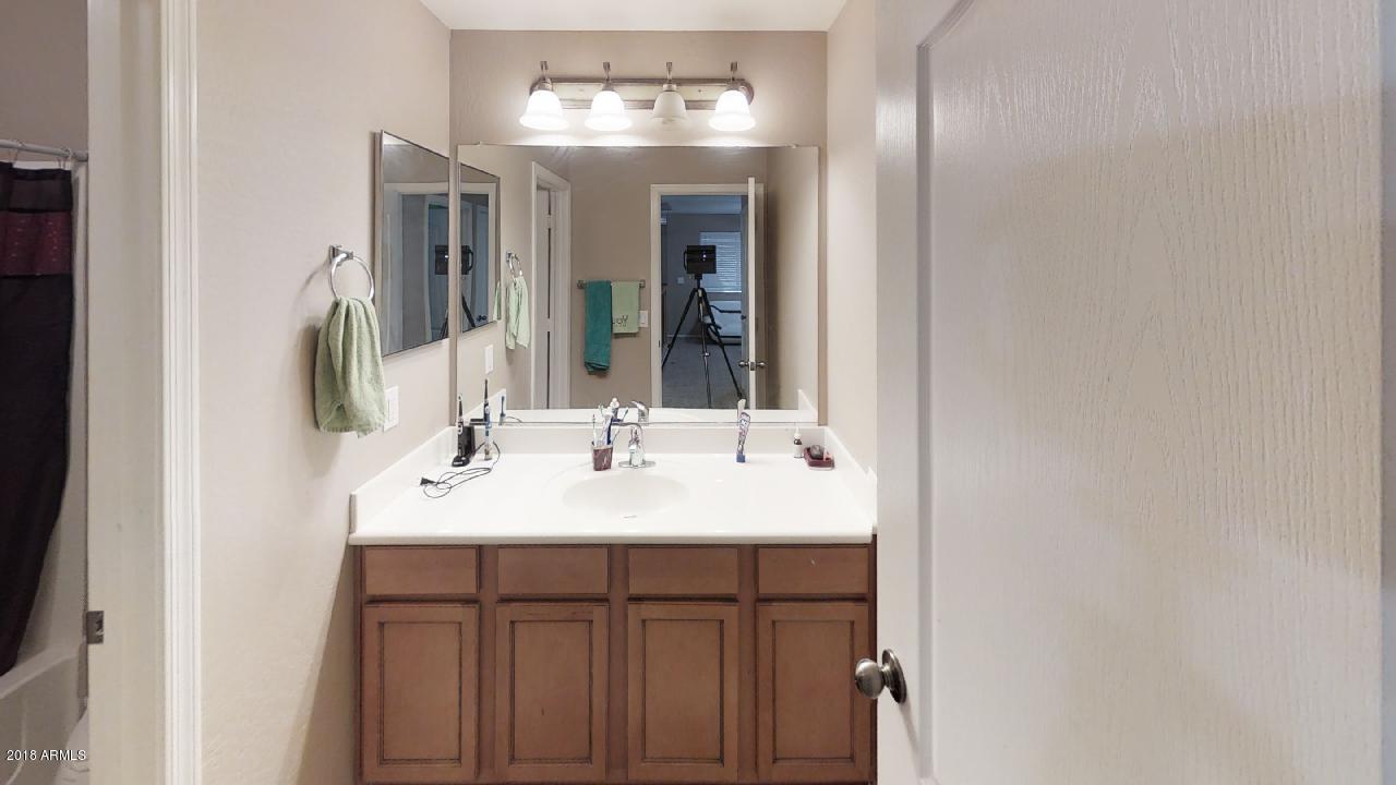 10419 West Trumbull Road Tolleson, AZ 85353 - Photo 11 of 14 Upstairs Bathroom
