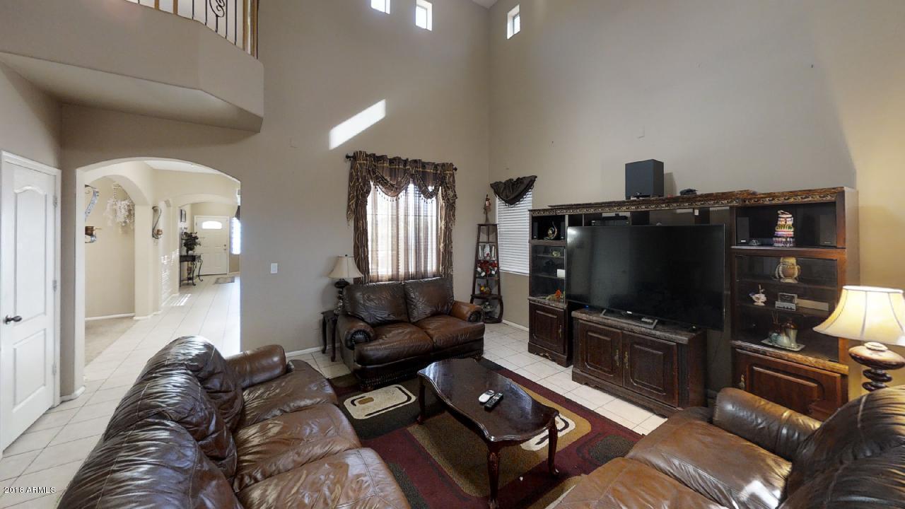 10419 West Trumbull Road Tolleson, AZ 85353 - Photo 4 of 14 Family Room