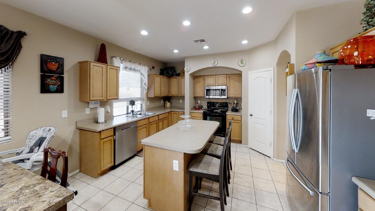 10419 West Trumbull Road Tolleson, AZ 85353 - Photo 5 of 14 Kitchen