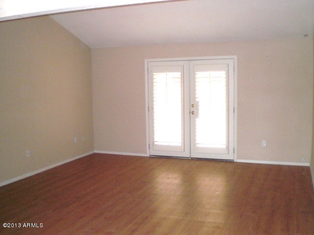 5647 West Hatcher Road Glendale, AZ 85302 - Photo 13 of 44 023-357726 living room pic 3